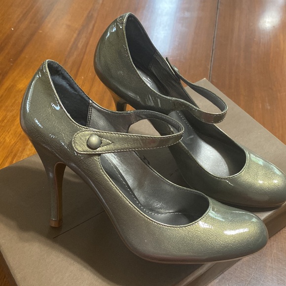 Grey, silver heal - Picture 2 of 4